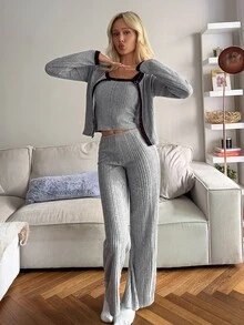 Livesso طقم بيجامة نسائي بقمة بأكمام طويلة وتصميم صدر واحد مع دانتيل متباين، كاميسول وبنطال طويل - رمادي - مشاهدة 6