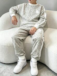 2件組青少年男孩圓領運動衫與運動長褲套裝，米色豹紋印花，街頭風，適合假期派對、休閒穿著，柔軟舒適，春夏秋季，男孩首選，時尚休閒街頭穿搭，外出穿著 - 彩色 - 查看 1