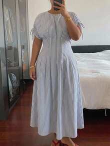 Dazy Plus Gaun Panjang Elegan dengan Tali Serut di Pinggang Bergaris untuk Liburan Musim Semi, Musim Panas, dan Musim Gugur - Blue and White - View 2