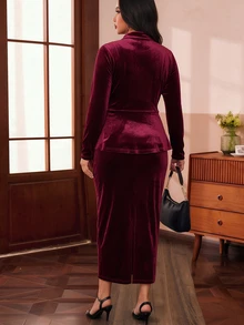 Auvina طقم نسائي أنيق بياقة وأزرار معدنية، ملابس علوية وتنورة من المخمل البرغندي بقصة ضيقة، مناسب للارتداء الرسمي اليومي والعشاء والمواعدة والكريسماس والخريف - عنابي اللون - مشاهدة 2