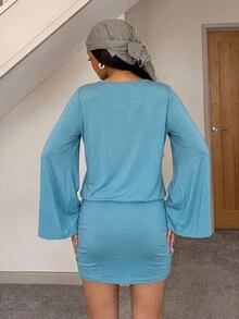Fiercella Fiercella Gaun Bodycon Wanita Gaya Street Retro dengan Leher V Dalam, Lengan Panjang, dan Potongan Mengembang - Hijau - View 2
