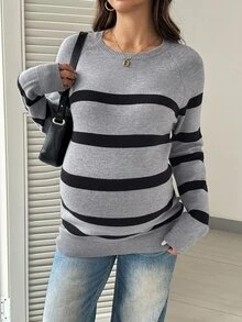 SHEIN كنزة صوفية كاجوال مخططة بأكمام راغلان طويلة للحوامل، خريف/شتاء - أبيض - مشاهدة 5