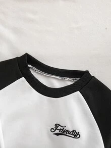 Genkimix Kids 2件組男孩刺繡字母圖案海軍藍與灰色對比落肩袖運動衫與寬鬆長褲套裝，校園開學秋季運動服 - 黑與白 - 查看 3