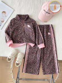 SHEIN Playful Pals 2件組幼女運動休閒套裝，可愛棕色粉色豹紋半拉鍊馬匹條紋長袖小立領休閒褲，適合戶外秋季慢跑運動 - 巧克力棕 - 查看 3