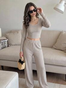 SHEIN 青少年女孩秋季百搭簡約學院風修身休閒T恤與長褲2件套返校裝 - 卡其色 - 查看 6