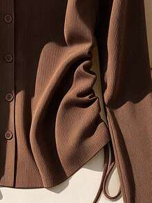 GlowEve CURVE Kaos Lengan Panjang Rajut Bergaris Warna Polos Leher V Elegan Ukuran Plus, Desain Kancing Tunggal dengan Tali Serut untuk Memperampingkan Pinggang, Cocok untuk Perjalanan Sehari-hari, Atasan Serbaguna untuk Pesta dan Bepergian - Mocha Brown - View 3