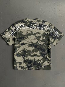 Salvezio 軍事叢林迷彩弧形手寫字體時尚休閒印花男士標準尺寸寬鬆短袖T恤 - 軍綠色 - 查看 1