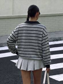 Muchica 女款 Polo 領長袖寬鬆厚款運動衫，適合秋冬，深灰色與黑色雙色條紋圖案，經典休閒百搭，學院風返校校園穿搭，社團服飾，青春休閒風格，低調耐穿百搭單品，街頭時尚穿搭，咖啡廳慵懶氛圍 - 彩色 - 查看 2
