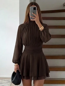Aloruh 女款秋冬新款長袖修身顯瘦A字傘裙，年輕街頭風約會出遊教師穿搭，浪漫紫色漸層網格印花立領前綁帶洋裝 - 咖啡棕 - 查看 4