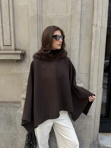 Aloruh Mantel Panjang Wanita Elegan Musim Gugur/Dingin Warna Polos dengan Tudung Bulu Imitasi dan Motif Patchwork - Mocha Brown - View 1