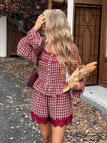 SHEIN Frenchy طقم كاجوال من قطعتين للنساء: قميص بأكمام طويلة وياقة مربعة وتصميم أزرار بنقشة مربعات، وشورتات دانتيل متباينة - متعدد الألوان - مشاهدة 6