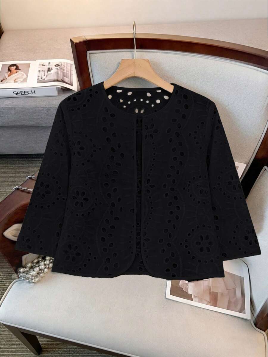 GlowEve CURVE Jaket Pendek Lengan 3/4 Schiffy Warna Polos untuk Wanita Ukuran Plus, Cocok untuk Liburan Musim Panas, Perjalanan Sehari-hari, dan Perjalanan Musim Gugur. - Hitam - View 1
