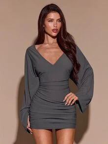 SHEIN BAE 秋冬女款純色性感深V領露背長袖修身抓皺針織迷你洋裝 - 深灰色 - 查看 8