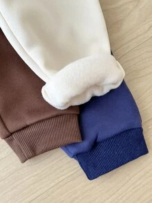 SHEIN Playful Pals 6件組幼兒男嬰運動衫長褲套裝，可愛藍色棕色奶油色熊圖案條紋，長袖圓領加厚，適合秋冬節日，舒適慢跑羅紋款 - 藍色 - 查看 5