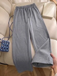 女款灰色牛仔褲，彈性腰頭，寬腿直筒版型，後口袋縫線細節，休閒街頭風，適合外出、舞會派對、秋季穿搭 - 淺灰色 - 查看 3