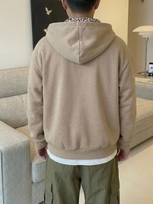DAZY Sweatshirt Hoodie Pria Warna Cokelat Muda dengan Lapisan Termal untuk Musim Gugur/Dingin, Dilengkapi Hiasan Kancing Logam di Dada - Unta - View 2