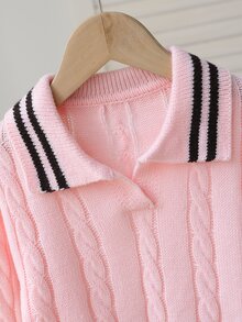 SHEIN 1件女童套頭毛衣，經典粗繩編織純色時尚V領修身長袖適中厚度針織套頭衫，胸前黑色馬刺繡設計，舒適顯身材，可單穿，春夏/秋冬必備，適合日常休閒穿著或外出 - 粉色 - 查看 3