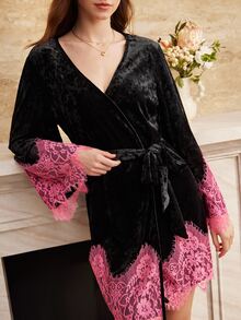 Moireta French Elegant Shiny Diamond Velvet Contrast Color Lace Bell Sleeve Women's Robe - Black - View 6