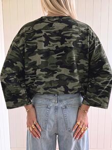 SHEIN EZwear 海外長袖復古迷彩T恤，秋季上衣，適合日常通勤、聚會、秋冬春夏、聖誕節、新年、感恩節、派對、婚禮、海灘、畢業典禮、優雅、外出、約會、通勤、情人節、優雅、度假、Y2K、畢業典禮等場合 - 彩色 - 查看 2