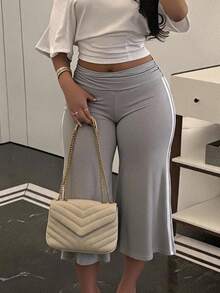 SHEIN SXY Celana Capri Lipit Gaya Jalanan Bergaris Blok Warna untuk Wanita Ukuran Plus - Grey - View 1