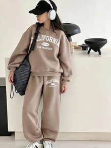 青少年女孩休閒圖案運動套裝，青色秋季返校兩件式套裝，口號印花寬鬆圓領運動衫與直筒長褲，校園風 - 卡其色 - 查看 5