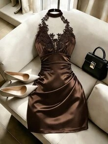 GlowEve 女款黑色緞面細肩帶迷你洋裝，蕾絲飾邊，抓皺腰部，修身剪裁，優雅派對夜店穿搭 - 棕色 - 查看 4