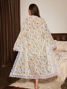 Slumberist Set Piyama Ukuran Plus: Cardigan dan Gaun Slip Cami dengan Hiasan Renda Seksi Motif Bunga dan Ikat Depan - Putih - View 2