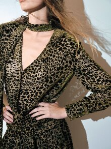 MOTF PREMIUM Velvet Jacquard Deep V-Neck Short Long Sleeve Dress, Autumn/Winter - Olive Green - View 6