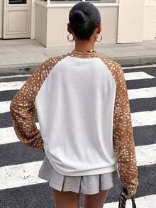 SHEIN EZwear 女款新款秋冬鹿花紋經典版型落肩袖寬鬆T恤，秋季上衣，適合日常通勤、約會、聚會，適用秋冬夏季，聖誕節、新年、感恩節、派對、婚禮、海灘、畢業典禮，時尚優雅休閒，適合外出、約會、通勤，亮眼，情人節 - 白色 - 查看 2