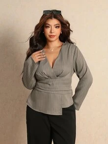 Elaquor قميص كاجوال يومي للنساء بمقاسات كبيرة بياقة على شكل حرف V مخطط - رمادي فاتح - مشاهدة 5