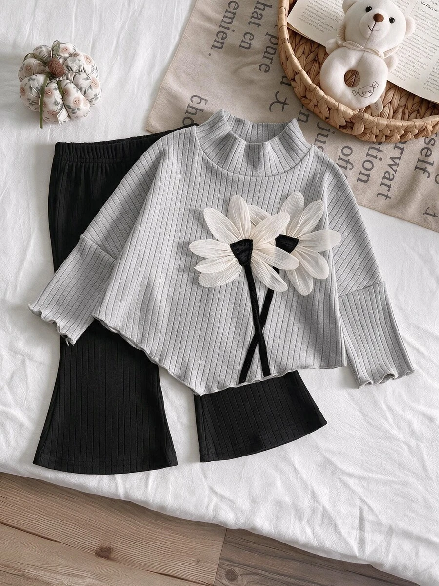 SHEIN Playful Pals 女嬰時尚 3D 刺繡裝飾上衣與喇叭褲套裝 - 彩色 - 查看 1