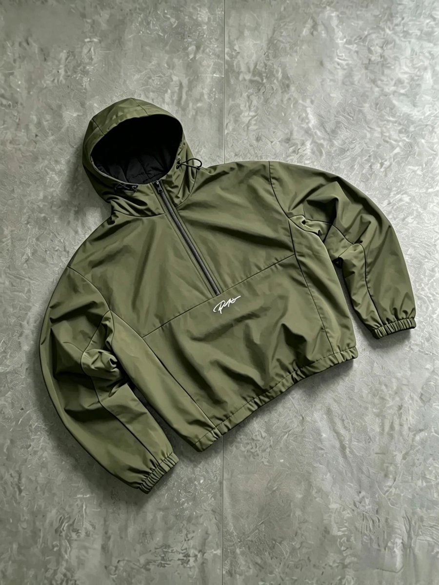 Manfinity Roghcode Chaqueta con capucha y media cremallera con gráfico de letras y bloques de color para hombres - Verde militar - Ver 1