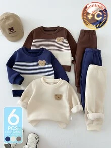 SHEIN Playful Pals 6件組幼兒男嬰運動衫長褲套裝，可愛藍色棕色奶油色熊圖案條紋，長袖圓領加厚，適合秋冬節日，舒適慢跑羅紋款 - 藍色 - 查看 4