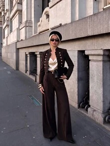 SHEIN PariChic طقم نسائي من قطعتين للخريف والشتاء، جاكيت قصير بياقة واقفة مزدوجة الصدر وأزرار معدنية بأسلوب عسكري عتيق & بنطلون بخصر عالي وساق واسعة للاستخدام اليومي - قهوة بني - مشاهدة 1