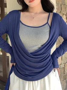 Dazy Plus 拼色細肩帶背心與長袖休閒優雅分層兩件套 春/秋新款 T-shirt - 藏蓝色 - 查看 1