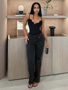 SHEIN SXY كاميسول نسائي بلون سادة بحافة منحنية مثير - الأسود - مشاهدة 1