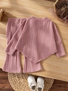 SHEIN Playful Pals 女嬰春秋款麻花針織兩件套，高領長袖不對稱下擺毛衣 + 喇叭褲，柔軟彈性針織面料，甜美套裝，適合女嬰日常穿著、嬰兒攝影與家庭場合 - 粉色 - 查看 2