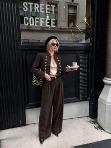 SHEIN PariChic طقم نسائي من قطعتين للخريف والشتاء، جاكيت قصير بياقة واقفة مزدوجة الصدر وأزرار معدنية بأسلوب عسكري عتيق & بنطلون بخصر عالي وساق واسعة للاستخدام اليومي - قهوة بني - مشاهدة 3