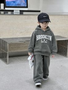 SHEIN 2件組小男孩休閒街頭風運動衫與運動長褲套裝，適合返校、生日、假日派對、上學日，秋冬穿著 - 灰色 - 查看 7