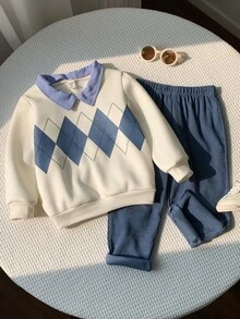 SHEIN 2件組兒童小男孩秋冬休閒衛衣與長褲套裝，衛衣套裝，男孩套裝，秋冬套裝，校園套裝，菱格紋套裝，Polo領套裝 - 彩色 - 查看 3