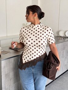 Firerie 女款極簡優雅休閒修身 T-shirt 上衣－卡其色波點收腰設計，不對稱下擺與蕾絲裝飾大尺碼 T-shirt - 彩色 - 查看 4