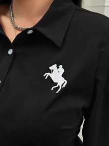 SHEIN EZwear 大尺碼女款白色秋季基礎休閒校園開學刺繡馬飾長袖鈕扣襯衫，修身專業職場上衣 - 黑色 - 查看 4