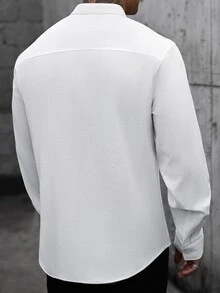 Manfinity CasualCool 男士純棉立領隱扣紋理襯衫 極簡日系休閒白色長袖襯衫 適合商務與日常穿著 - 白色 - 查看 5