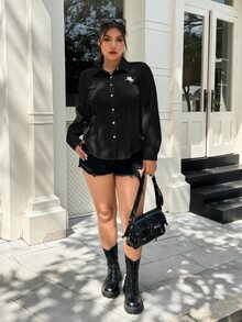 SHEIN EZwear 大尺碼女款白色秋季基礎休閒校園開學刺繡馬飾長袖鈕扣襯衫，修身專業職場上衣 - 黑色 - 查看 5