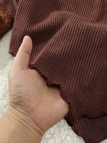 SHEIN 女童棕色蝴蝶結毛絨兩件套，半高領護頸，秋冬款，不對稱下擺披肩式寬鬆上衣，黑色緞面蝴蝶結裝飾，韓系甜美風，棕色長毛絨拼接袖口，同色喇叭褲，適合秋冬日常穿著、生日穿搭、拍照拍攝 - 棕色 - 查看 7
