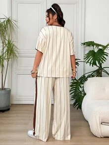 SHEIN EZwear 杏色休閒大尺碼字母條紋短袖T恤與長褲套裝 - 杏色 - 查看 2