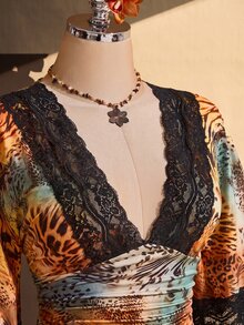 SHEIN ICON 大尺碼 Y2K 復古性感豹紋 V 領蕾絲拼接喇叭袖上衣 - 彩色 - 查看 8