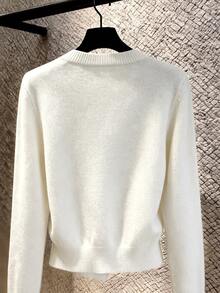 GlowEve Cardigan Wanita Asimetris Kancing Diagonal Depan Lengan Panjang dengan Hem Bergaris, Modis, Kasual, Serbaguna, Cocok untuk Kantor, Warna Abu-abu, Musim Gugur - Putih - View 2