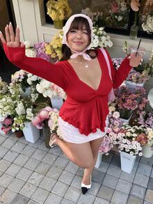 GalTyme 大尺碼女款純色百褶休閒百搭日常T恤 - 酒紅色 - 查看 5