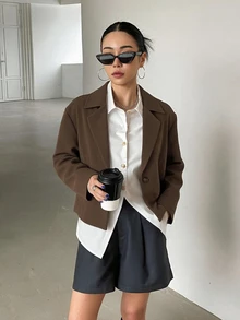 DAZY 女款休閒極簡商務風純色短版輕量西裝外套 - 棕色 - 查看 5